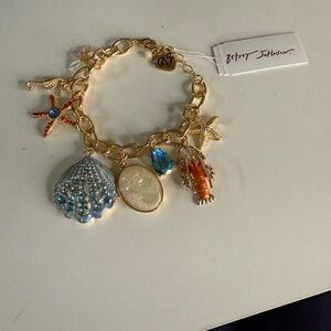 🐚Betsey Johnson Gold-Tone Ocean Charm Bracelet with Blue & Orange Accents